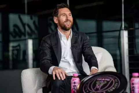 ميسي: أفتقد برشلونة كثيرًا.. ولا أريد أن أكون عبئًا على الأرجنتين